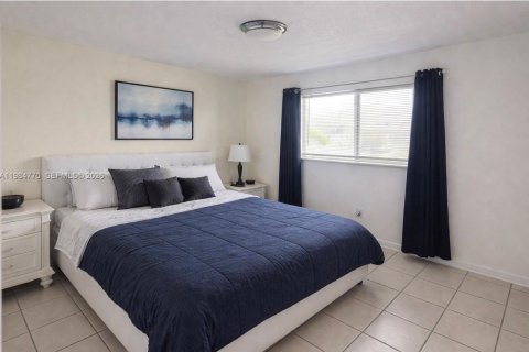 Commercial property in Miami, Florida № 2055561 - photo 6