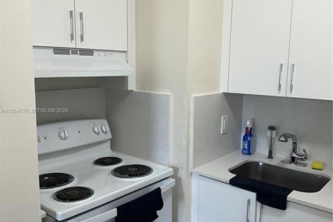 Commercial property in Miami, Florida № 2055561 - photo 10