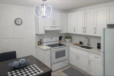 Commercial property in Miami, Florida № 2055561 - photo 4