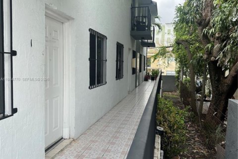 Commercial property in Miami, Florida № 2055561 - photo 8