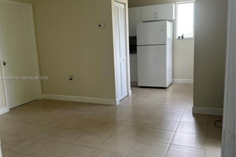 Commercial property in Miami, Florida № 2055561 - photo 14