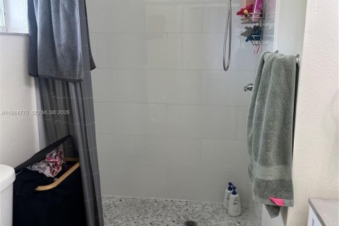 Commercial property in Miami, Florida № 2055561 - photo 13