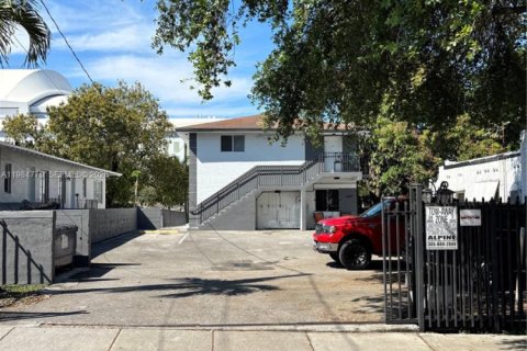 Commercial property in Miami, Florida № 2055561 - photo 2