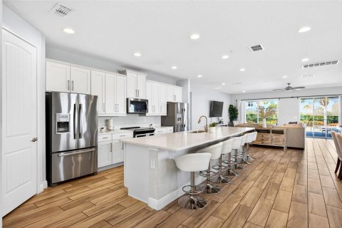 House in Kissimmee, Florida 9 bedrooms, 430.14 sq.m. № 2106893 - photo 3