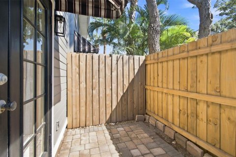 Touwnhouse à vendre à Tampa, Floride: 2 chambres, 94.2 m2 № 2380615 - photo 16