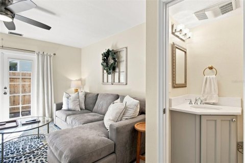Touwnhouse à vendre à Tampa, Floride: 2 chambres, 94.2 m2 № 2380615 - photo 8