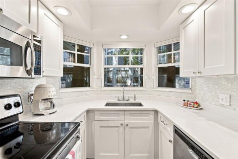Touwnhouse à vendre à Tampa, Floride: 2 chambres, 94.2 m2 № 2380615 - photo 10