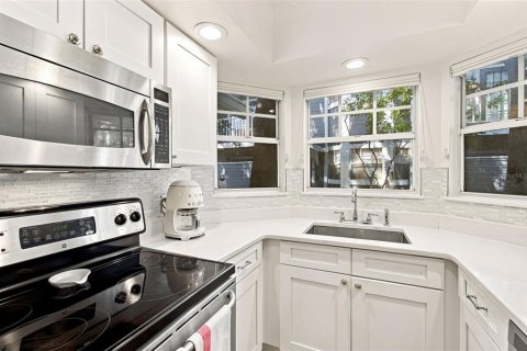 Touwnhouse à vendre à Tampa, Floride: 2 chambres, 94.2 m2 № 2380615 - photo 11