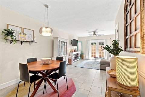 Touwnhouse à vendre à Tampa, Floride: 2 chambres, 94.2 m2 № 2380615 - photo 5