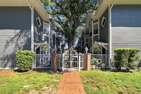 Touwnhouse à vendre à Tampa, Floride: 2 chambres, 94.2 m2 № 2380615 - photo 2