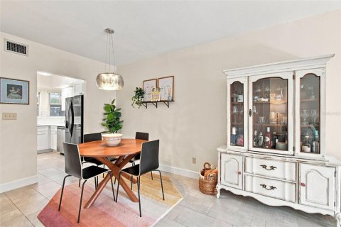Touwnhouse à vendre à Tampa, Floride: 2 chambres, 94.2 m2 № 2380615 - photo 9