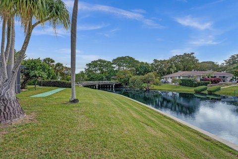 House in Hollywood, Florida 7 bedrooms, 417.87 sq.m. № 1076760 - photo 1