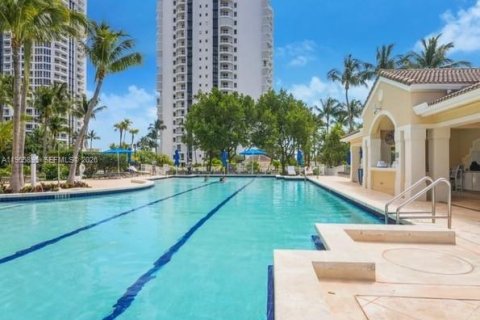 Condo in Aventura, Florida, 2 bedrooms № 2010770 - photo 8