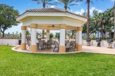 Condo in Aventura, Florida, 2 bedrooms № 2010770 - photo 9