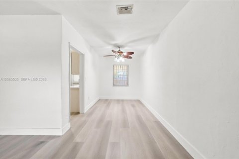Villa ou maison à louer à Miami, Floride: 3 chambres, 142.05 m2 № 2307448 - photo 8