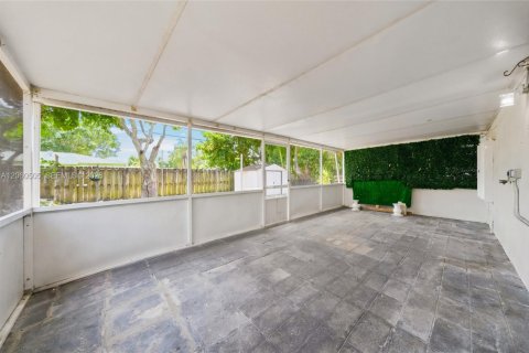 Villa ou maison à louer à Miami, Floride: 3 chambres, 142.05 m2 № 2307448 - photo 22