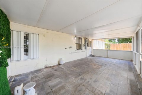 Villa ou maison à louer à Miami, Floride: 3 chambres, 142.05 m2 № 2307448 - photo 23
