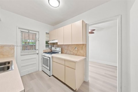 Villa ou maison à louer à Miami, Floride: 3 chambres, 142.05 m2 № 2307448 - photo 10