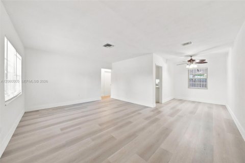 Villa ou maison à louer à Miami, Floride: 3 chambres, 142.05 m2 № 2307448 - photo 5