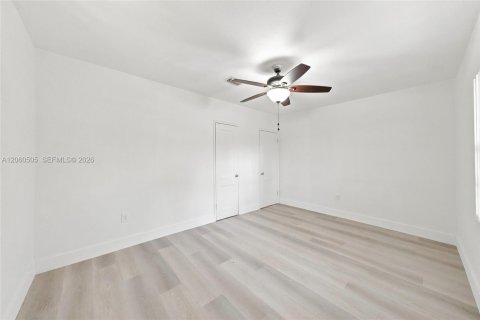 Villa ou maison à louer à Miami, Floride: 3 chambres, 142.05 m2 № 2307448 - photo 18