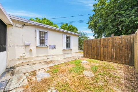 Villa ou maison à louer à Miami, Floride: 3 chambres, 142.05 m2 № 2307448 - photo 27