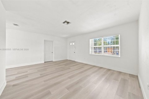 Villa ou maison à louer à Miami, Floride: 3 chambres, 142.05 m2 № 2307448 - photo 6