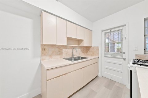 Villa ou maison à louer à Miami, Floride: 3 chambres, 142.05 m2 № 2307448 - photo 11