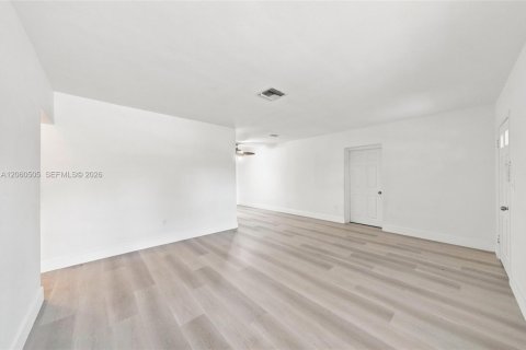 Villa ou maison à louer à Miami, Floride: 3 chambres, 142.05 m2 № 2307448 - photo 7