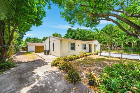 Villa ou maison à louer à Miami, Floride: 3 chambres, 142.05 m2 № 2307448 - photo 3