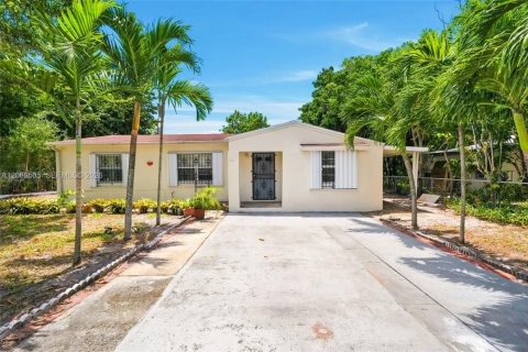 Villa ou maison à Miami, Floride 3 chambres, 142.05 m2 № 2307448