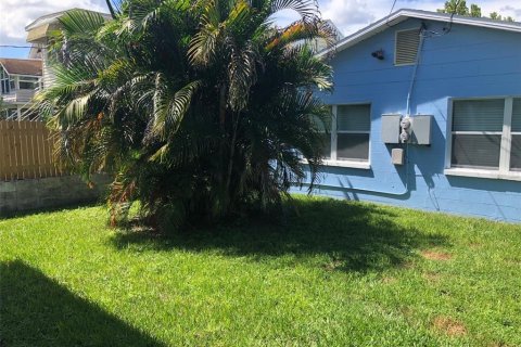 Apartment in Saint Petersburg, Florida 2 rooms, 37.16 sq.m. № 2275561 - photo 6