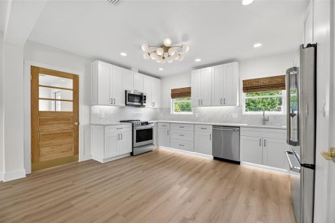 Casa en alquiler en Saint Petersburg, Florida, 3 dormitorios, 125.7 m2 № 1918122 - foto 9