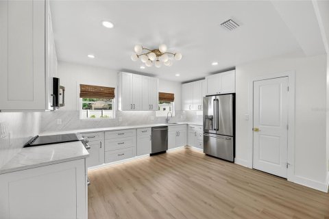 Casa en alquiler en Saint Petersburg, Florida, 3 dormitorios, 125.7 m2 № 1918122 - foto 11