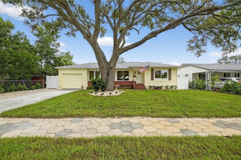 Casa en alquiler en Saint Petersburg, Florida, 3 dormitorios, 125.7 m2 № 1918122 - foto 2