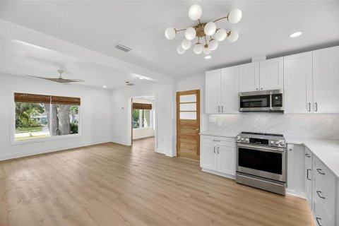 Casa en alquiler en Saint Petersburg, Florida, 3 dormitorios, 125.7 m2 № 1918122 - foto 15