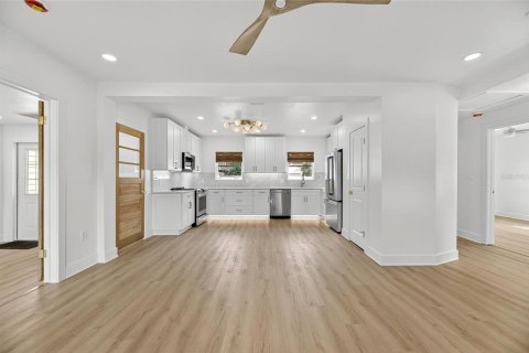 Casa en alquiler en Saint Petersburg, Florida, 3 dormitorios, 125.7 m2 № 1918122 - foto 8