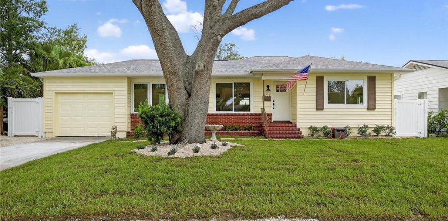 Casa en Saint Petersburg, Florida 3 dormitorios, 125.7 m2 № 1918122