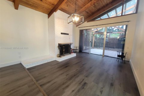 Townhouse in Miami, Florida 2 bedrooms, 100.33 sq.m. № 1987875 - photo 25