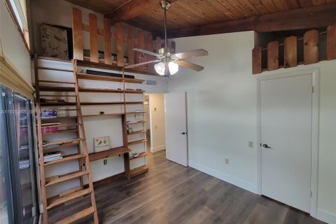 Townhouse in Miami, Florida 2 bedrooms, 100.33 sq.m. № 1987875 - photo 17