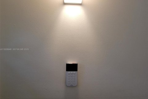 Townhouse in Miami, Florida 2 bedrooms, 100.33 sq.m. № 1987875 - photo 9