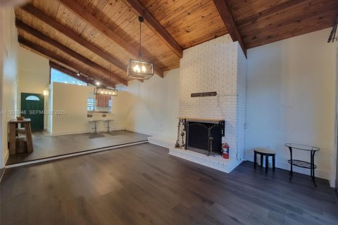 Townhouse in Miami, Florida 2 bedrooms, 100.33 sq.m. № 1987875 - photo 30