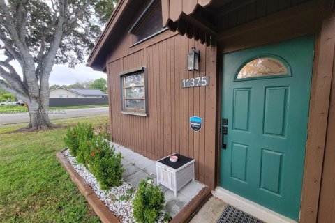 Townhouse in Miami, Florida 2 bedrooms, 100.33 sq.m. № 1987875 - photo 3