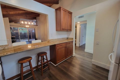 Townhouse in Miami, Florida 2 bedrooms, 100.33 sq.m. № 1987875 - photo 23