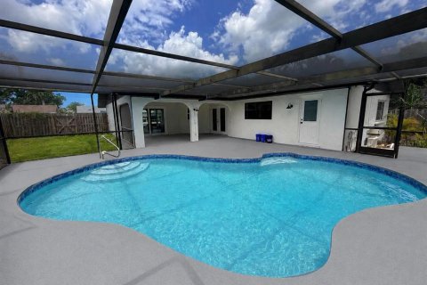 House in Bradenton, Florida 3 bedrooms, 132.29 sq.m. № 2349599 - photo 2