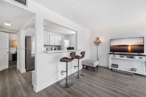 Condominio en venta en Miami Beach, Florida, 1 dormitorio, 72.93 m2 № 1953550 - foto 7