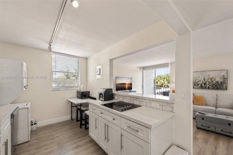 Condominio en venta en Miami Beach, Florida, 1 dormitorio, 72.93 m2 № 1953550 - foto 9