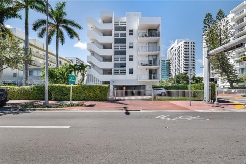 Condominio en venta en Miami Beach, Florida, 1 dormitorio, 72.93 m2 № 1953550 - foto 25
