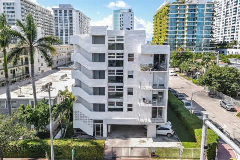 Condominio en venta en Miami Beach, Florida, 1 dormitorio, 72.93 m2 № 1953550 - foto 2