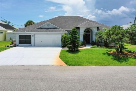 Villa ou maison à louer à Palm Coast, Floride: 3 chambres, 194.54 m2 № 1900582 - photo 2