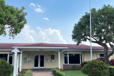 Villa ou maison à vendre à Fort Lauderdale, Floride: 2 chambres, 78.13 m2 № 1180129 - photo 1